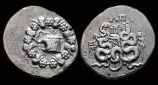 Ancient Coins - Mysia Pergamon AR cistophoric tetradrachm serpents around bow and bowcase