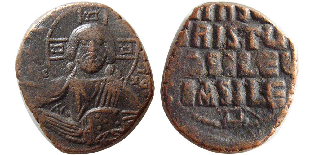 BYZANTINE EMPIRE, Anonymous. Time of Basil II. 976-1025 AD. Æ Follis.