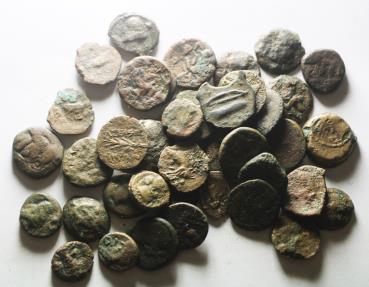 Ancient Coins - PARTHIA: LOT OF 39 BRONZE COINS. NEEDS FURTHER CLEANING