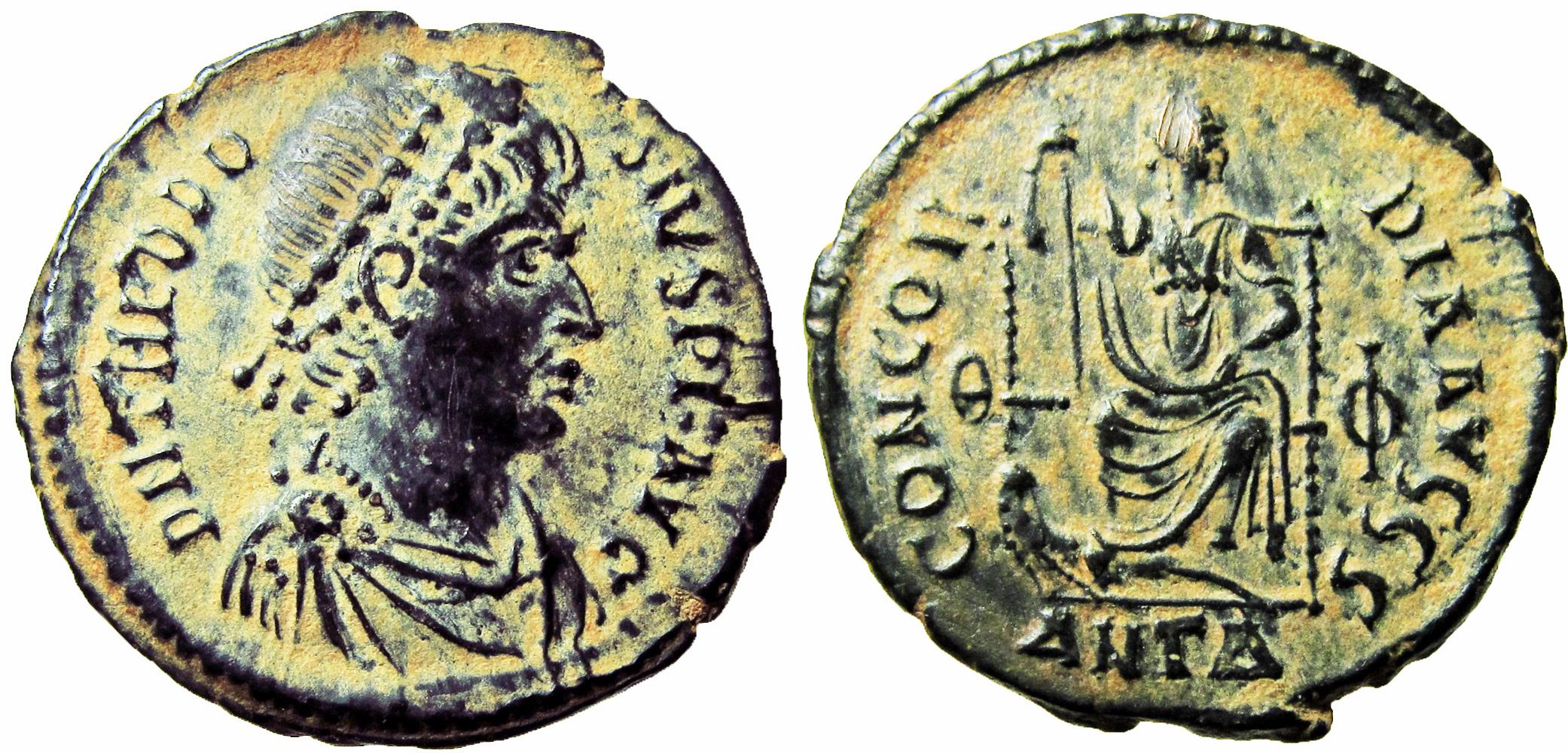 m８　テオドシウス1世 AE2  【AD379-395年】 Theodosius I. AD 379-395. Æ | Roman Imperial Coins