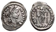 Ancient Coins - MAGNUS MAXIMUS AR Siliqua. EF. Treveri mint. VIRTVS ROMANORVM.