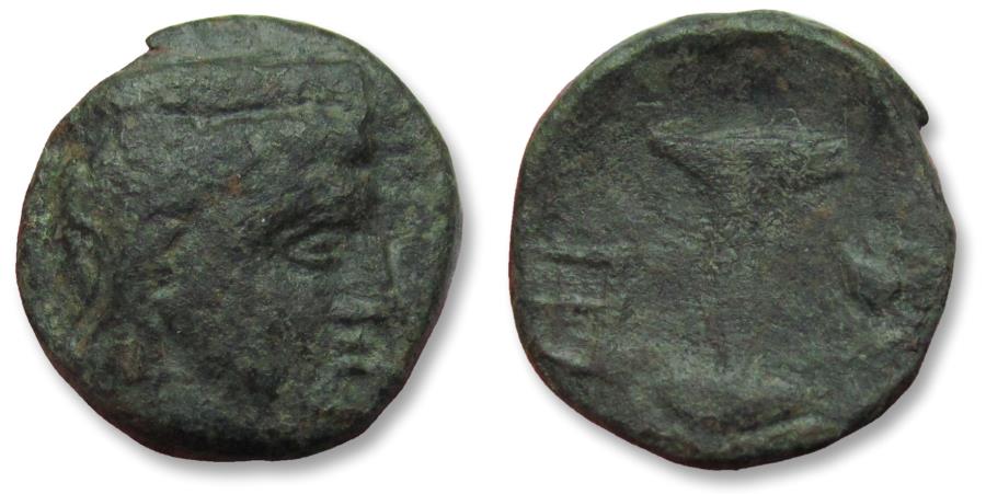 Ancient Coins - AE dichalkon Argos, Argolis circa 330-270 B.C. - Pillar fountain; helmet to left, archaic heta to right -