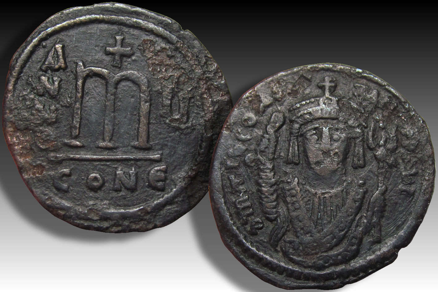 Æ 40 nummi / Æ follis Tiberius II Constantine, Constantinople 5th