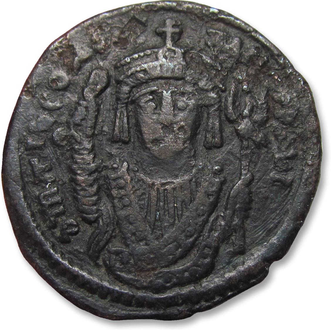 Æ 40 nummi / Æ follis Tiberius II Constantine, Constantinople 5th