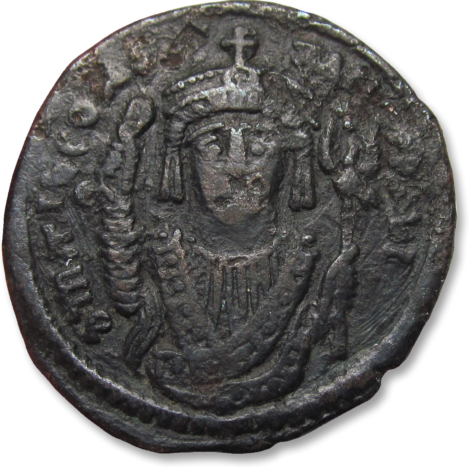 Æ 40 nummi / Æ follis Tiberius II Constantine, Constantinople 5th