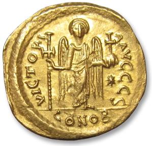 AV gold solidus Justinian I / Justinianus I, Constantinople mint 527 ...