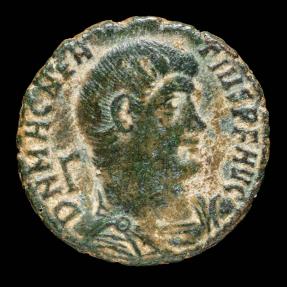 Ancient Coins - Magnentius - VICT DD NN AVG ET CAES, Rome - 20 mm / 4.50 gr.