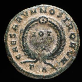 Ancient Coins - Crispus - CAESARVM NOSTRORUM VOT V, Arles - 18 mm / 2.35 gr.