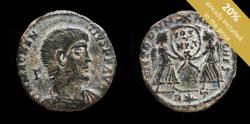 Ancient Coins - Magnentius - VICTORIAE DD NN AVG ET CAES, Rome - 20 mm / 4.51 gr.
