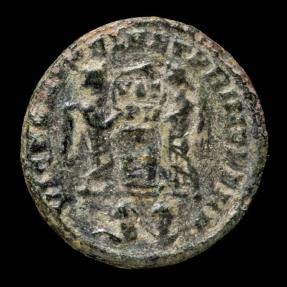 Ancient Coins - Crispus - VICTORIAE LAETAE PRINC PERP, Lyon - 18 mm / 3.43 gr.