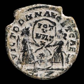 Ancient Coins - Magnentius - VICTORIAE DD NN AVG ET CAESS, Rome - 21 mm / 4.60 gr.