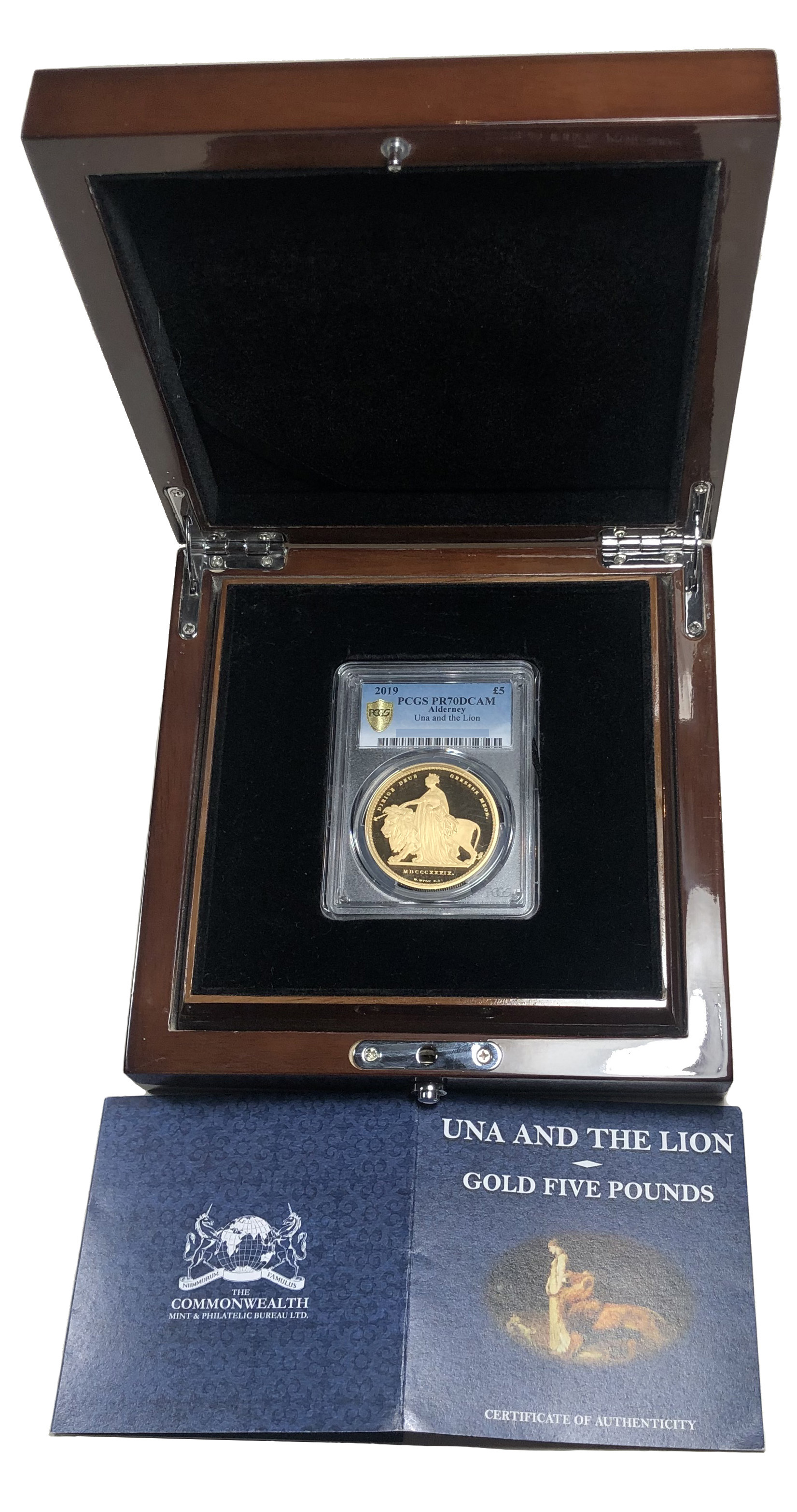 Elizabeth II 2019 Alderney Una and the Lion gold proof 5 Pounds