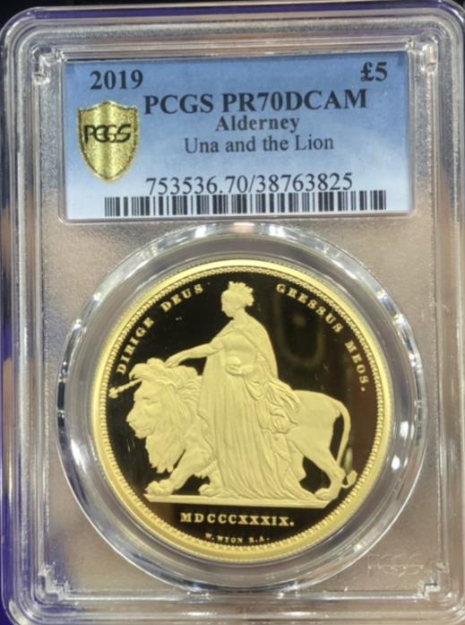 Elizabeth II, 2019, Una and the Lion, Gold Proof Five Pounds