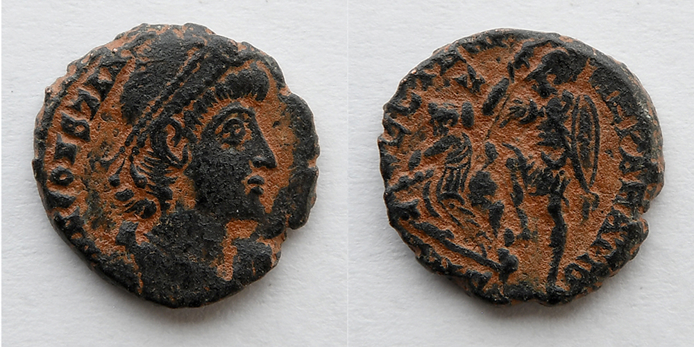 ROMAN EMPIRE: Constantius II, AD 337-361, AE4 Follis, Soldier