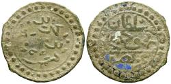 World Coins - OTOMANO. Amuleto monetiforme. (Ae. 2,05g/23mm). Anv: Leyenda en tres líneas con resto de esmaltado en tonos; blanco, azul y negro. Rev: Leyenda pseudo-epigráfica. MBC.