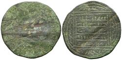 World Coins - PERIODO ALMOHADE. Amuleto monetiforme con escritura incisa. (Ae. 1,43g/25mm). Posiblemente Siglo XII. Anv: Bordeado por un doble filete lineal, que tiene inscrito un cuadrado de d