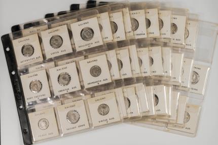 Ancient Coins - Preciosa e interesantísima colección, presentada en álbum Leuchtturm, formada por 89 Antoninianos en su gran mayoría de Galieno aunque también hay presencia de Antoninianos acuñad