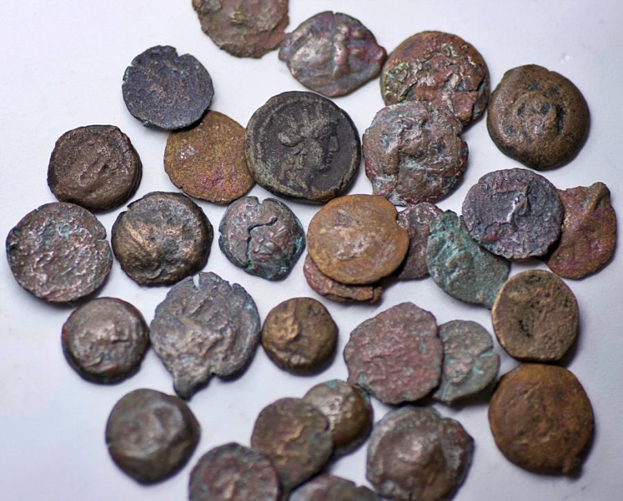 Group lot of 31 AE Greek coins | Greek Coins