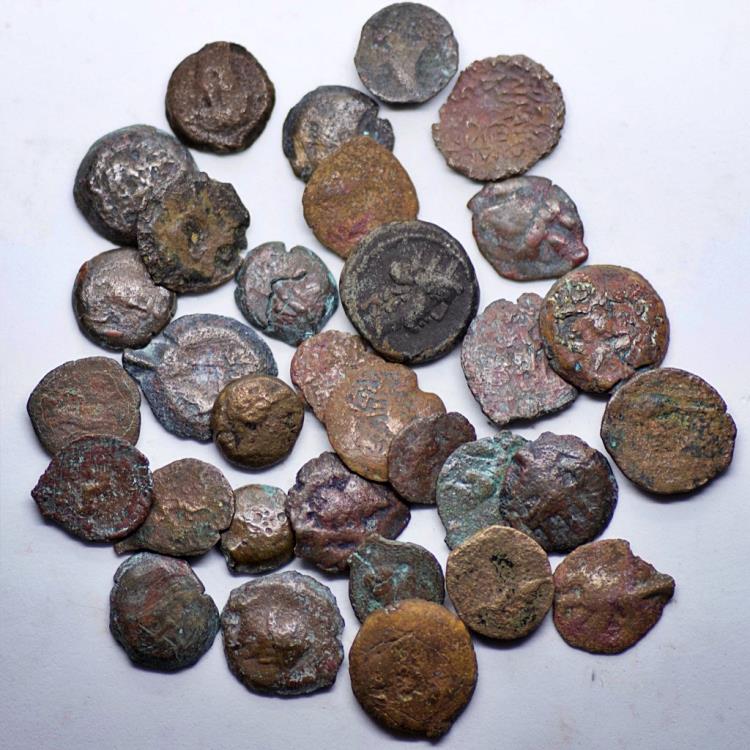 Group lot of 31 AE Greek coins | Greek Coins