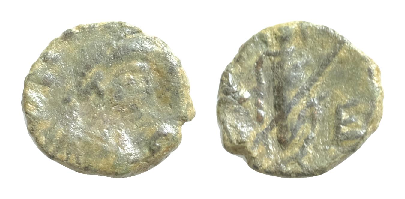 Leo I (457-474), with Verina, AE nummus 9 mm, 1g Constantinople