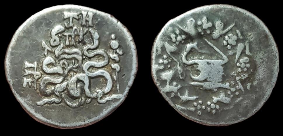 Time of Eumenes II, Attalos II and Attalos III. Cistophoric Tetradrachm