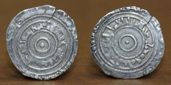 World Coins - Fatimid AR Dirham, Temp: al-Aziz Nizar (365-386AH), Mint: Misr, Date: 371H