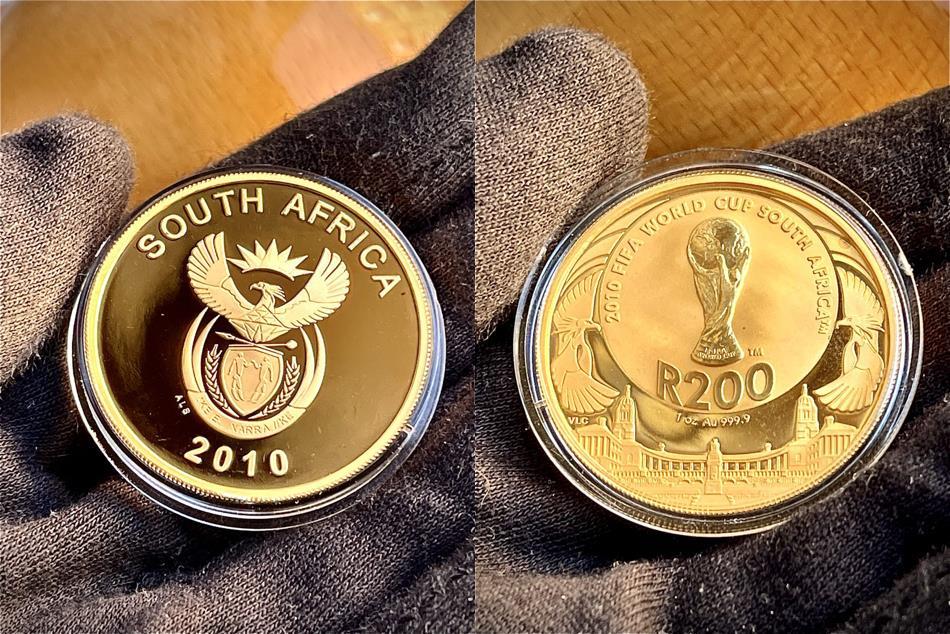 South Africa FIFA World Cup 2010 200 Rand 1oz Gold Proof Old