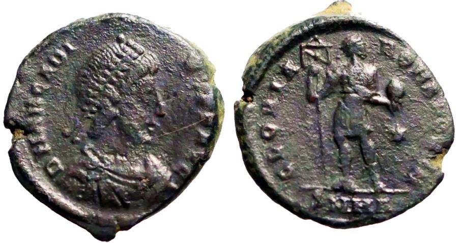 Ancient Coins - Arcadius AE22 Follis. Arcadius stg. w. labarum & globe.