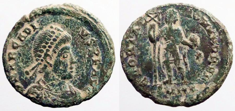 Ancient Coins - Arcadius AE22 Follis. Arcadius stg. w. labarum & globe.