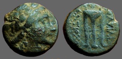 Ancient Coins - Seleukid. Antiochos II Theos AE15 Apollo / Tripod Altar