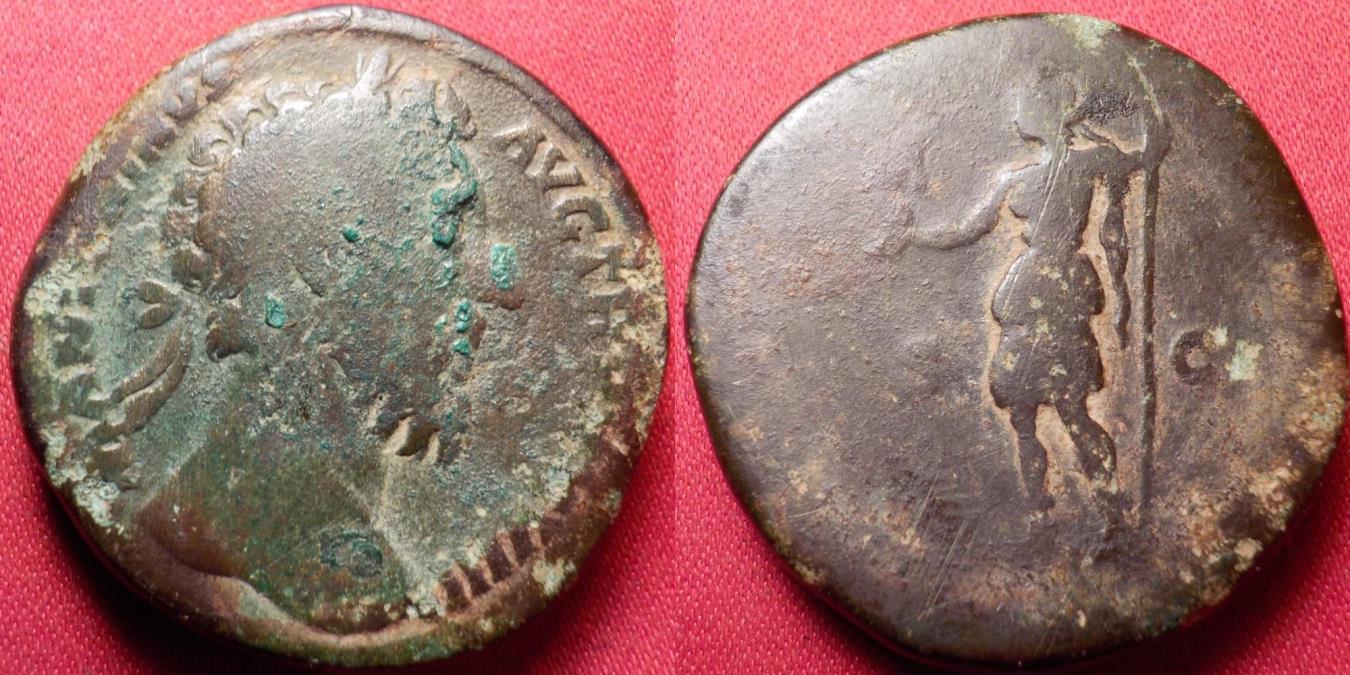 MARCUS AURELIUS AE sestertius. 174 AD. Roma standing, holding Victory ...