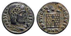 Ancient Coins - Constantine I (307/310-337). Æ Follis - Nicomedia - R/ Camp-gate