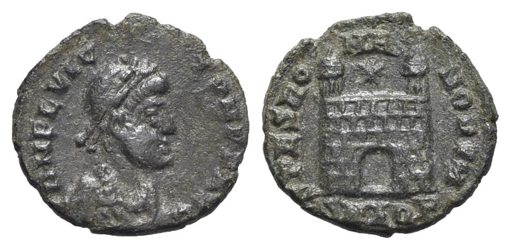 Flavius Victor (387-388). Æ 13mm. Aquileia. R/ Camp gate with two