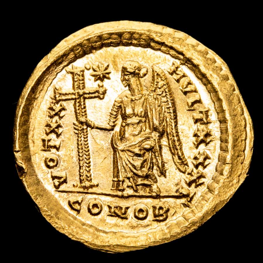 Theodosius II (402-450 AD) Gold Solidus. Constantinople 423